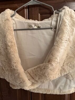 Eliza J Plush Cream Faux Fur Shrug